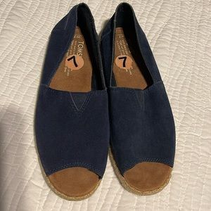 Tom’s women’s canvas open toe suede espadrilles